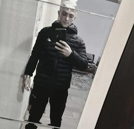 Артём