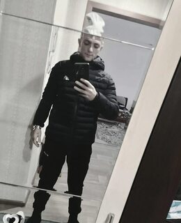 Артём